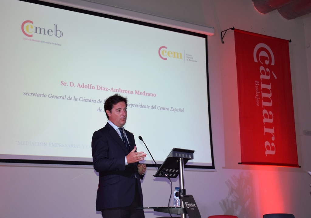 Fernández Vara defiende que la mediación es el sistema “más positivo para los intereses de las empresas” en Badajoz.