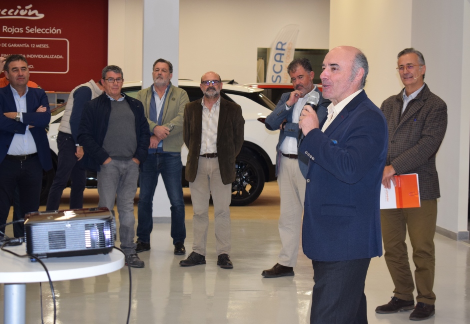 Se celebra un nuevo encuentro empresarial Afterwork de Club Cámara Badajoz en Rojas Automoción