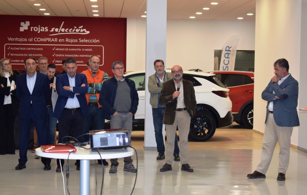 Se celebra un nuevo encuentro empresarial Afterwork de Club Cámara Badajoz en Rojas Automoción