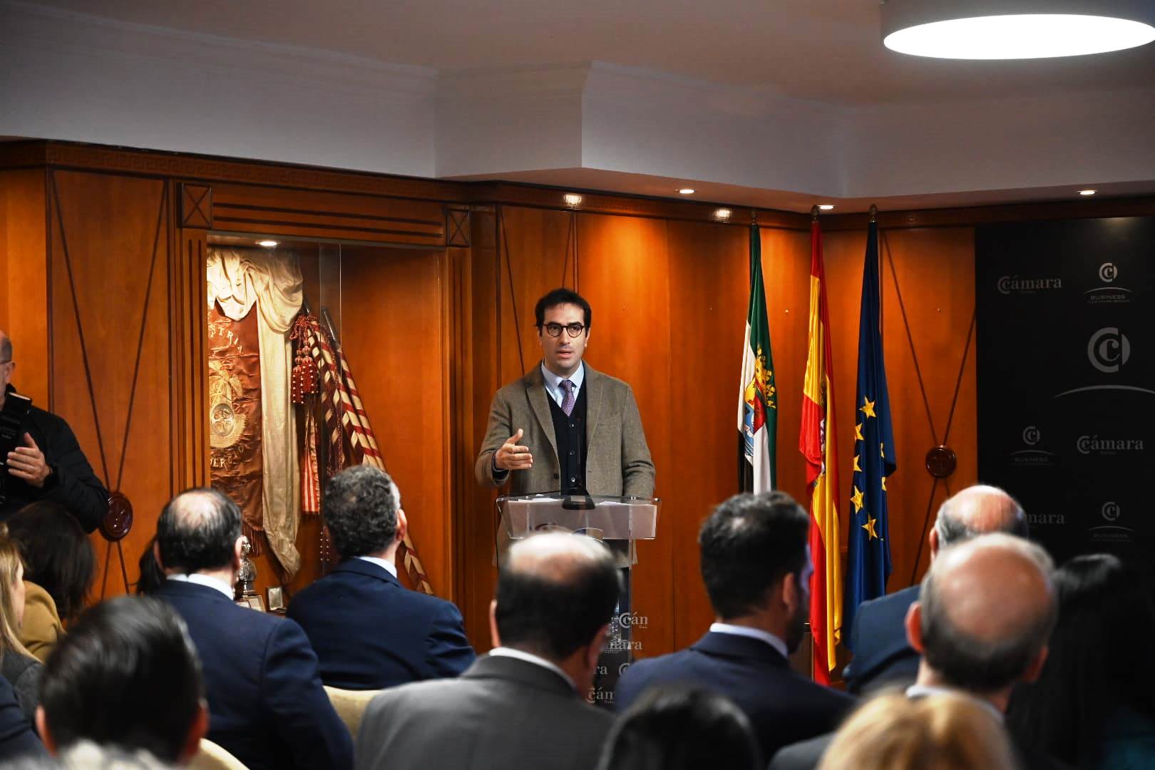 La Cámara de Badajoz acoge el primer encuentro institucional del ministro de Economía con empresarios