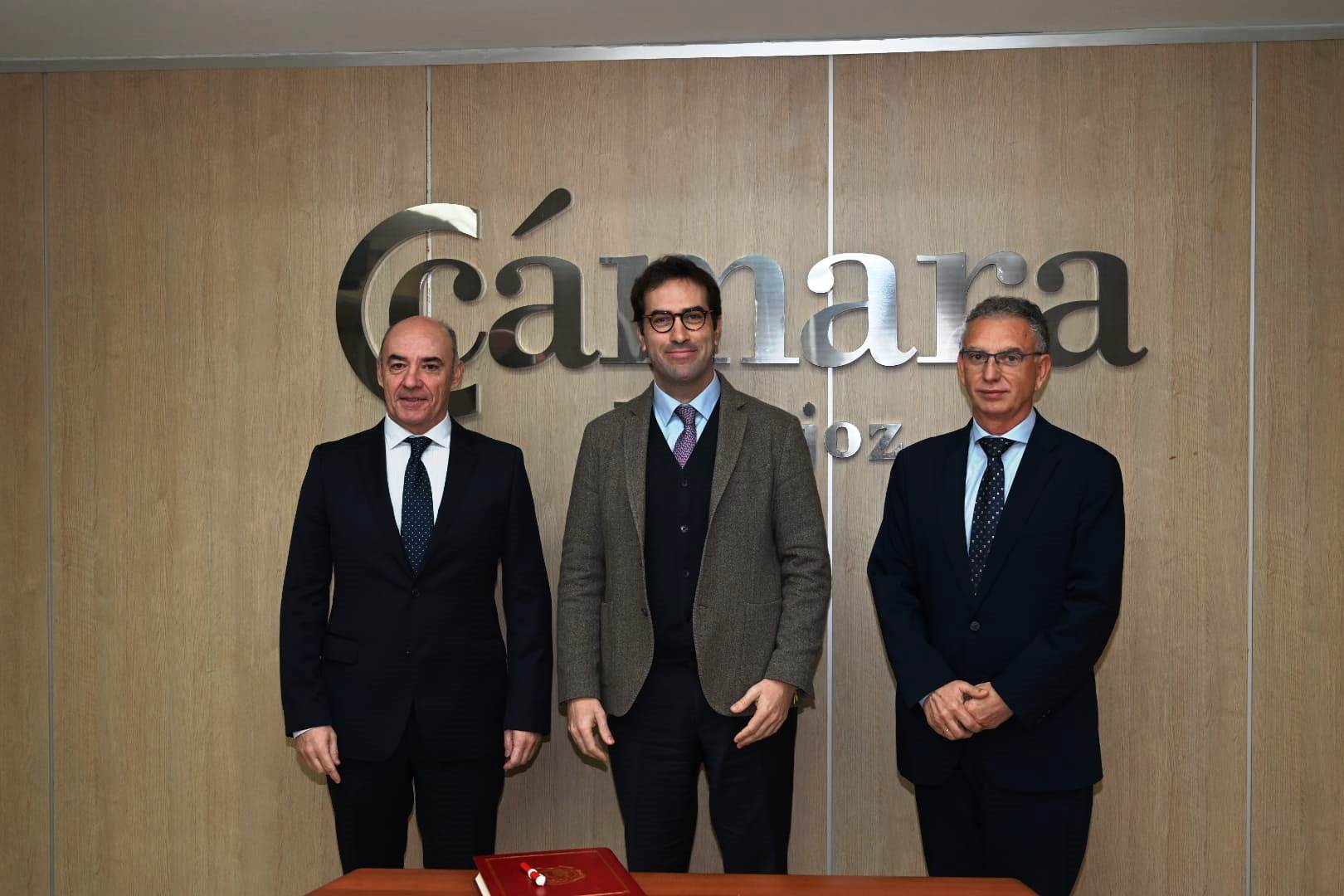 La Cámara de Badajoz acoge el primer encuentro institucional del ministro de Economía con empresarios