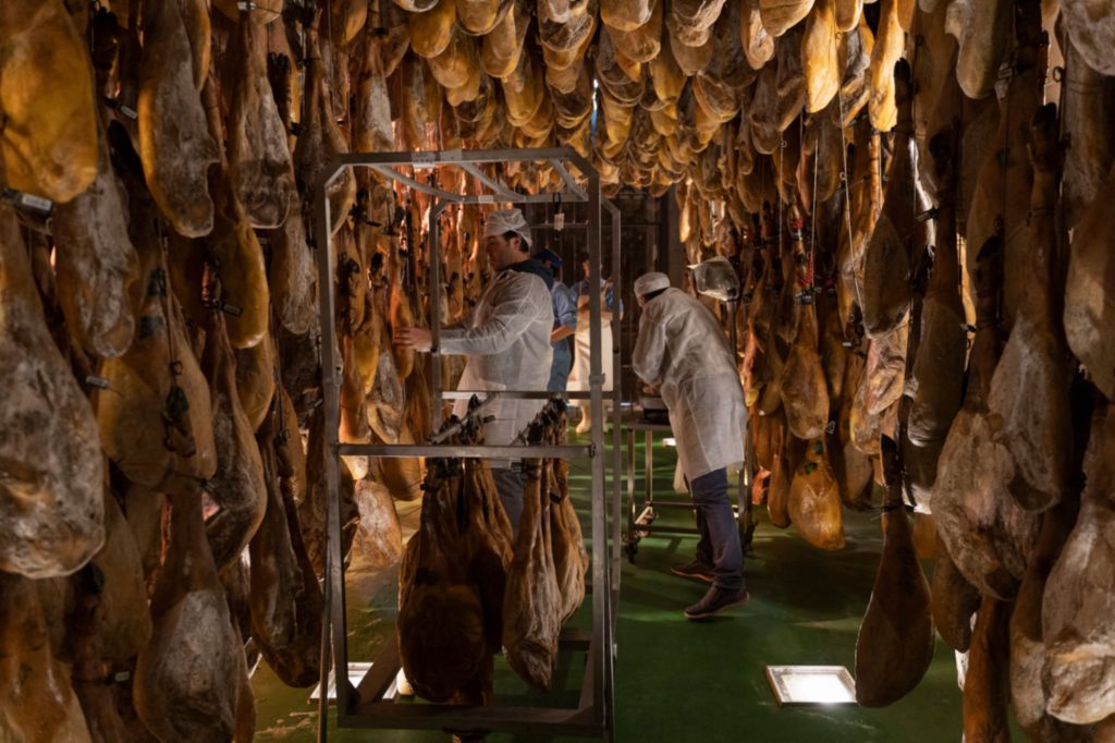 Elaboración artesanal de ibéricos.
