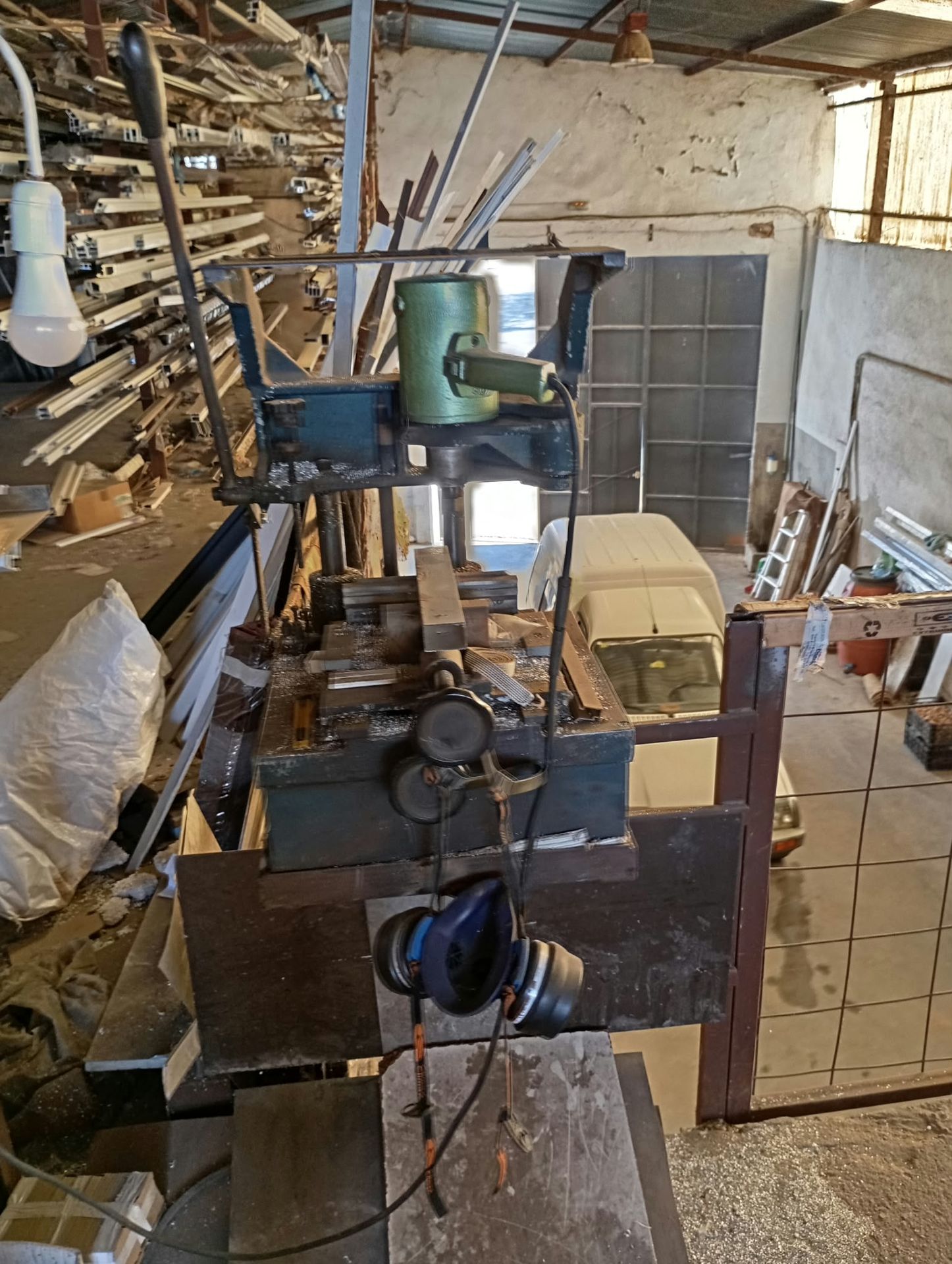 Taller de carpintería metálica y aluminio consolidado.