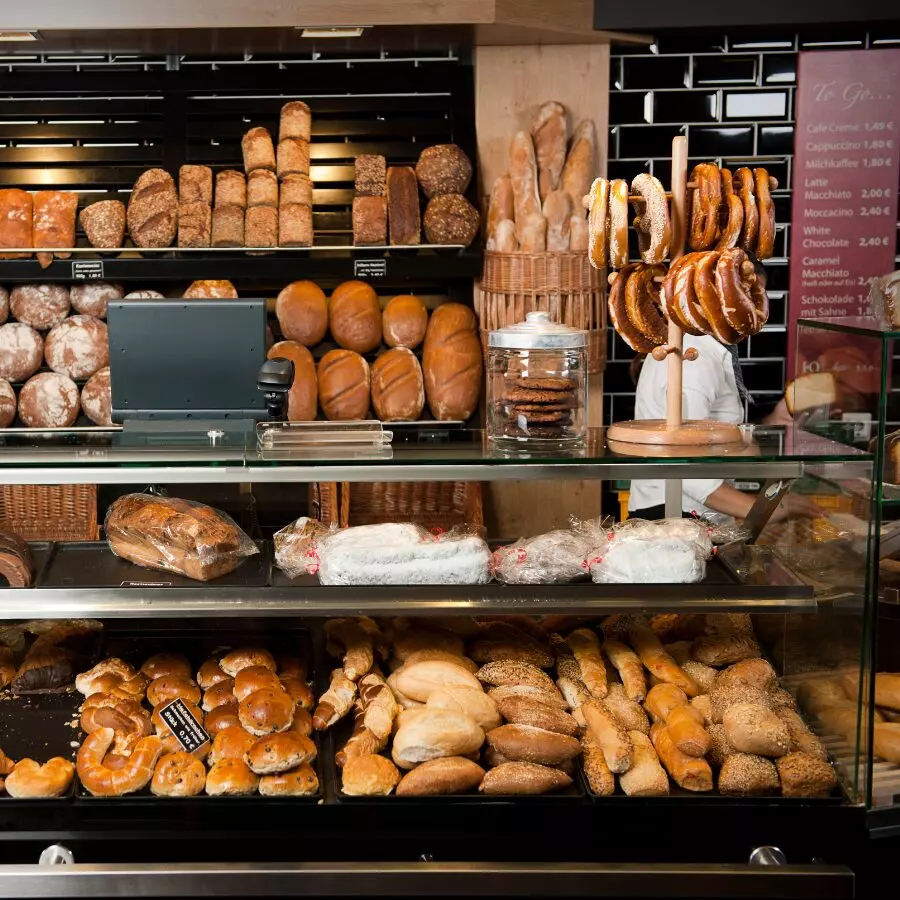 Panadería artesanal con horno de leña y clientela consolidada