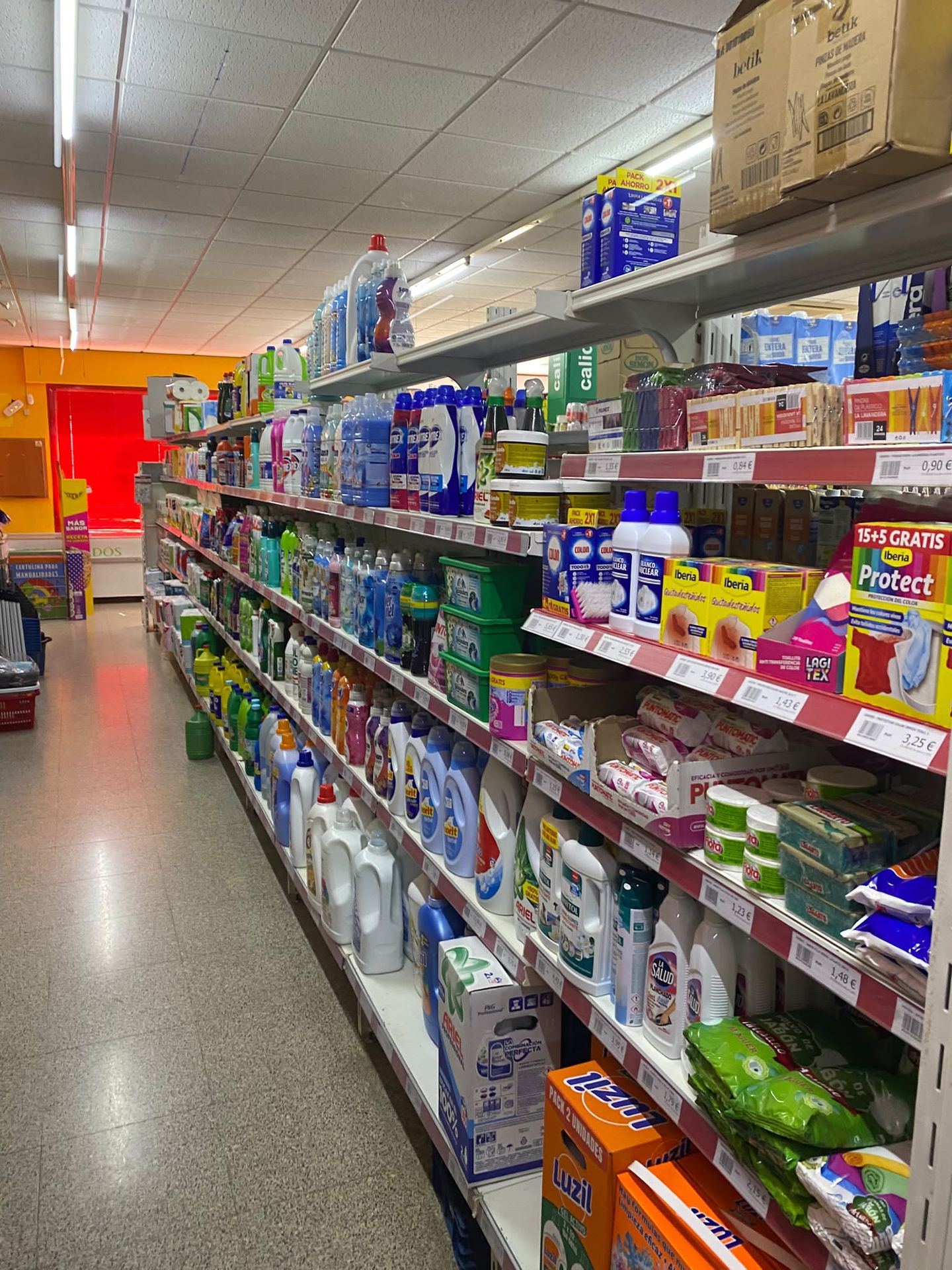 Supermercado de proximidad con carnicería, pescadería y clientela fidelizada