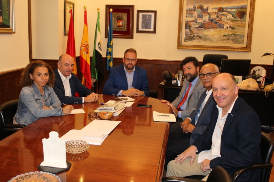 La Cámara se reúne con el Ayuntamiento de Mérida para abordar la próxima  apertura de la nueva delegación cameral en esta ciudad