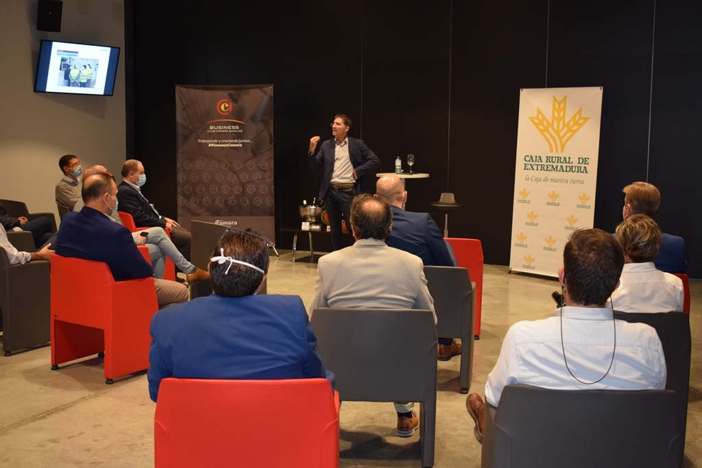 Celebrado un nuevo encuentro Afterwork de Club Cámara Badajoz