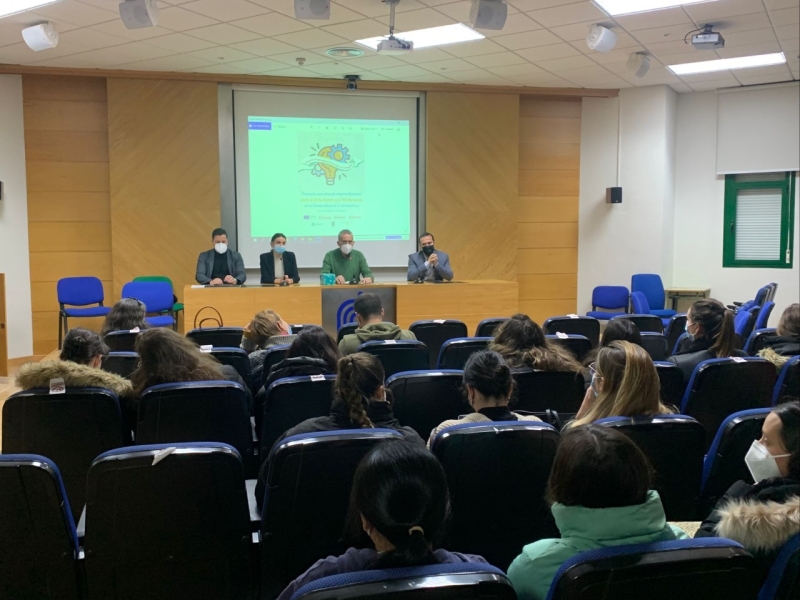 "Para ser emprendedor hay que tener los pies en la tierra y sin formación es imposible"