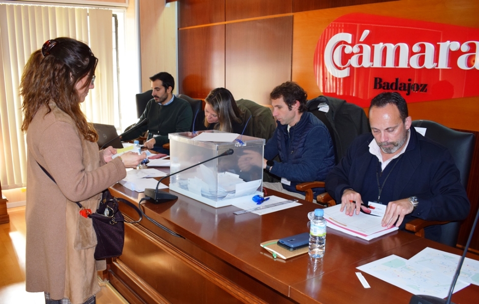 2941 votos en las Elecciones a la Cámara de Comercio de Badajoz a las 14 horas