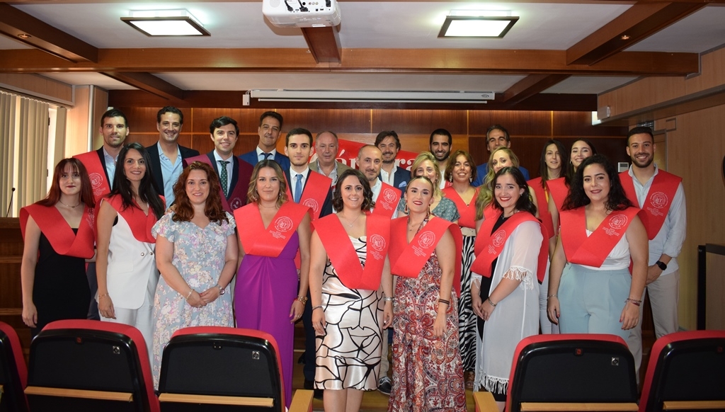 Graduación de los alumnos del XXVIII Máster de Tributación, Contabilidad y Gestión Financiera y de la V Promoción del Grado en Derecho 