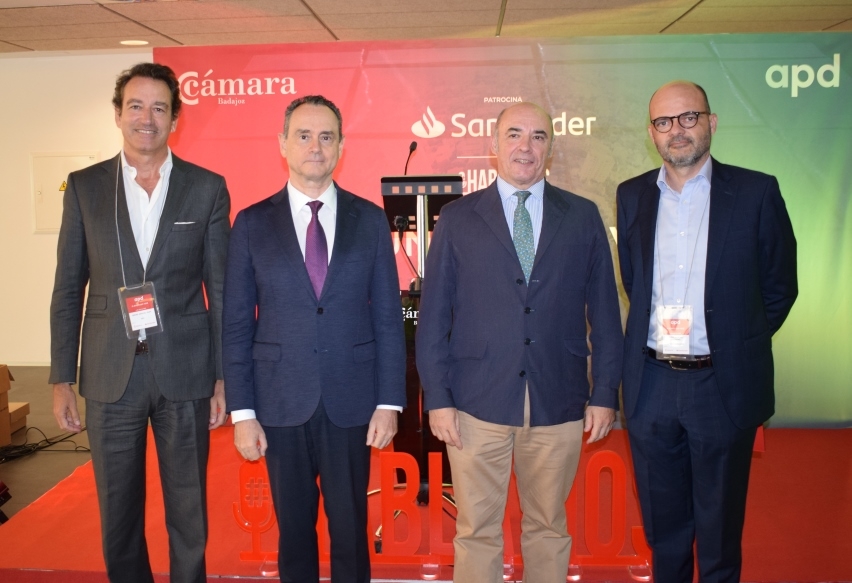 La Cámara de Badajoz vuelve a congregar a un centenar de empresarios en un nuevo #HABLAMOS con Pedro Baños