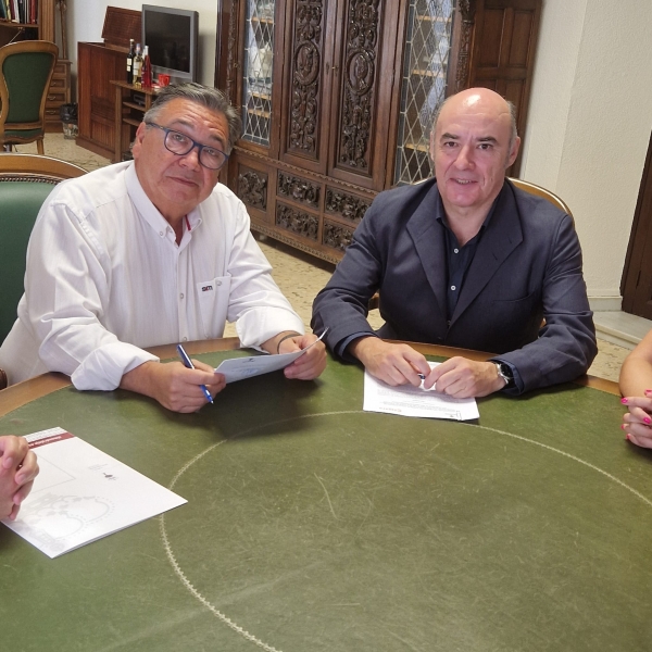 Cámara y Ayuntamiento de Almendralejo suscriben un convenio de colaboración para renovar la actividad de la Delegación Cameral 