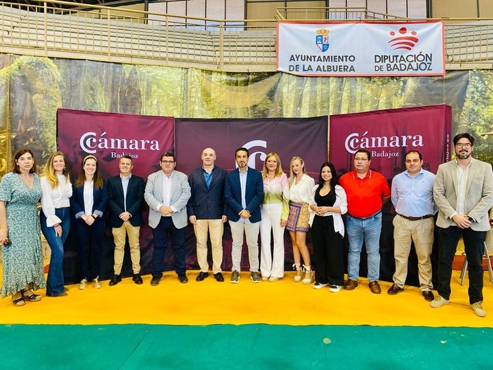 El presidente de la Cámara apoya a los empresarios del sector del Melón en la inauguración de su Feria en La Albuera