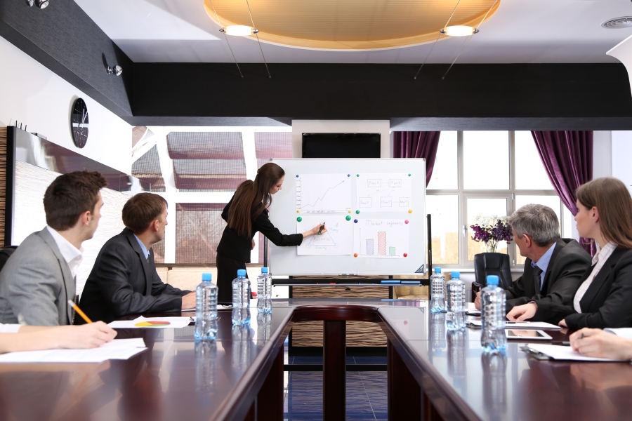 El 70% de las empresas cumplen o superan sus expectativas en 2023, pero encaran 2024 con incertidumbre