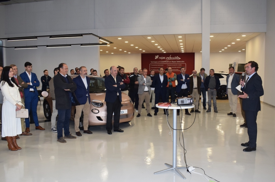 Se celebra un nuevo encuentro empresarial Afterwork de Club Cámara Badajoz en Rojas Automoción