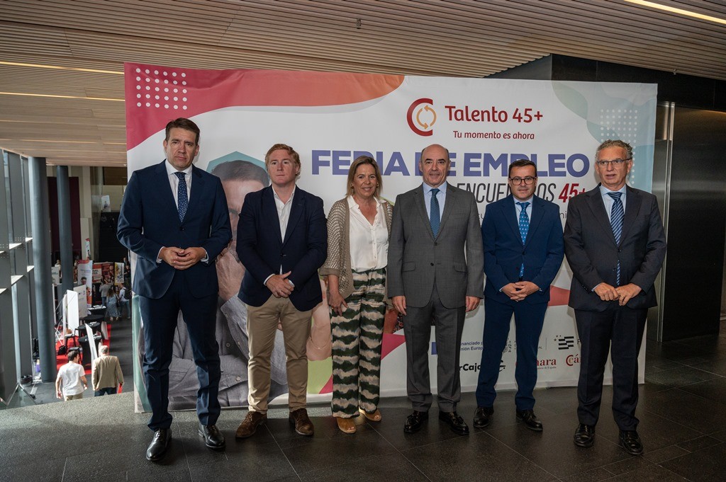 Más de 600 personas en la I Feria de Empleo para mayores de 45 años que celebra la Cámara de Comercio de Badajoz