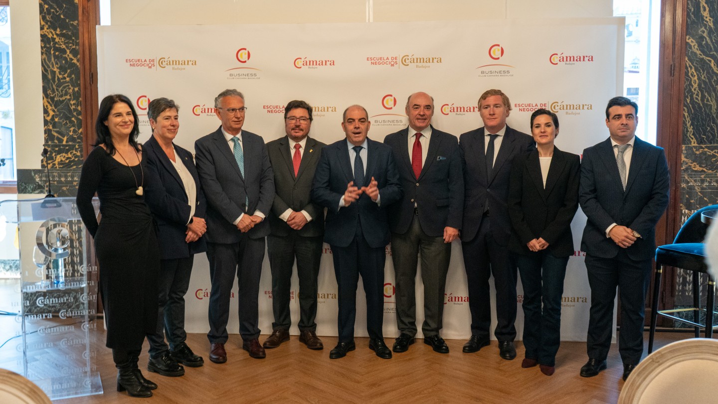 Lorenzo Amor aborda los retos y oportunidades del tejido empresarial en un encuentro de la Cámara de Badajoz