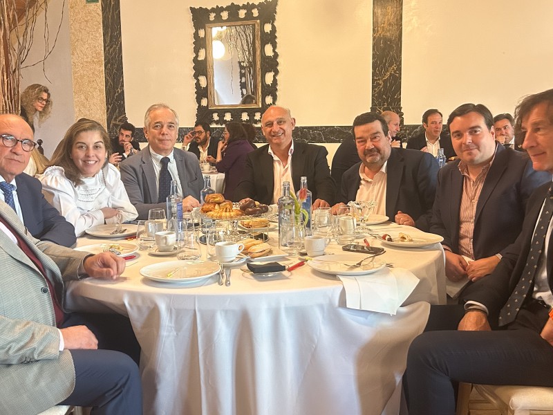 Lorenzo Amor aborda los retos y oportunidades del tejido empresarial en un encuentro de la Cámara de Badajoz