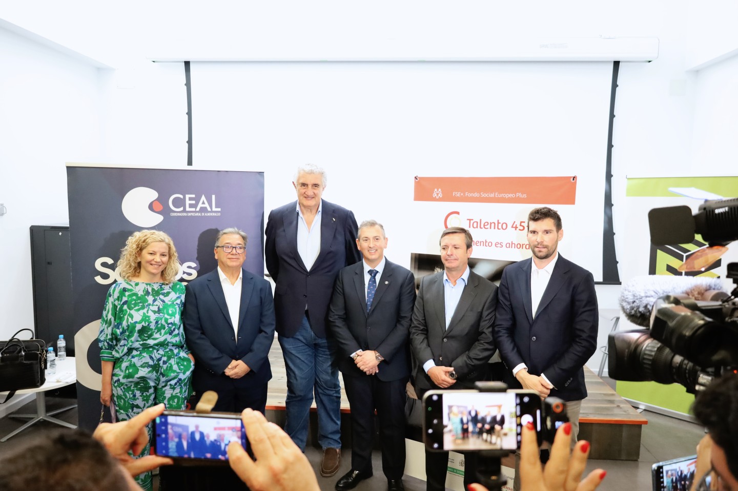 Fernando Romay y la Cámara de Comercio de Badajoz mandan un mensaje a los sénior: “La sociedad os necesita”