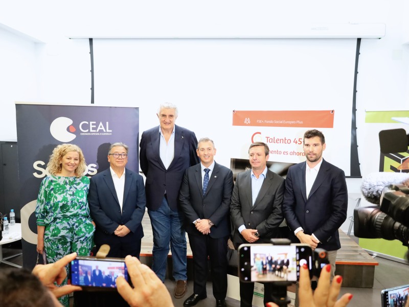 Fernando Romay y la Cámara de Comercio de Badajoz mandan un mensaje a los sénior: “La sociedad os necesita”