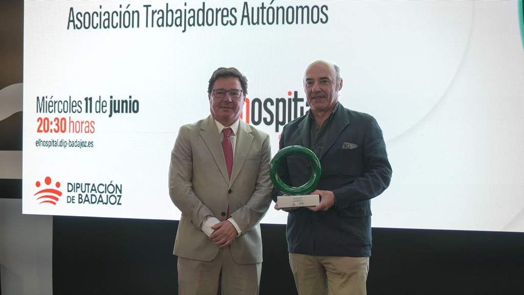 La Cámara de Comercio de Badajoz recibe el Premio al Apoyo Institucional al Emprendimiento de ATA Extremadura
