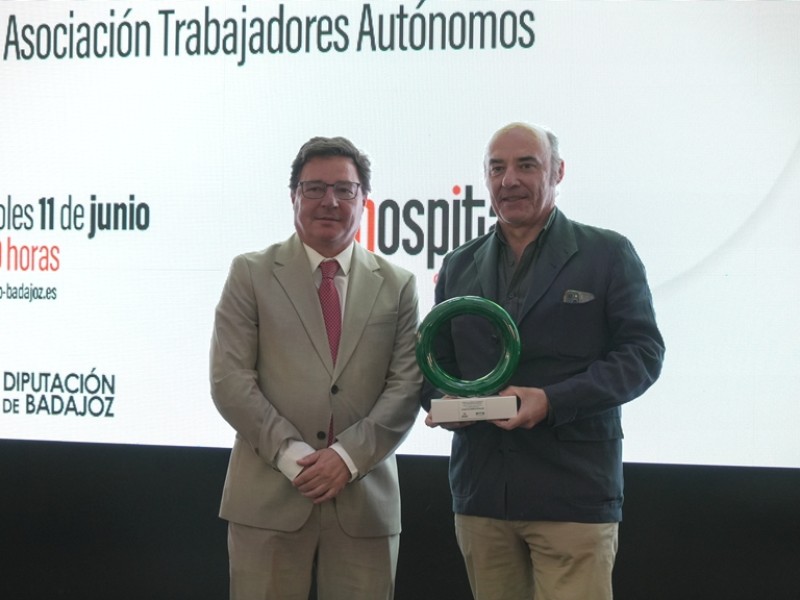 La Cámara de Comercio de Badajoz recibe el Premio al Apoyo Institucional al Emprendimiento de ATA Extremadura