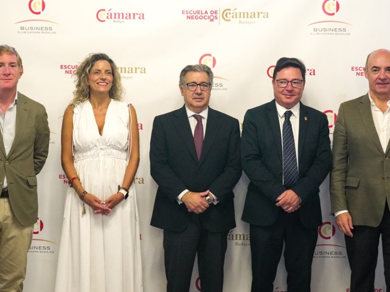 Juan Ignacio Zoido aborda los retos y oportunidades de la geopolítica europea en un nuevo desayuno empresarial de la Cámara
