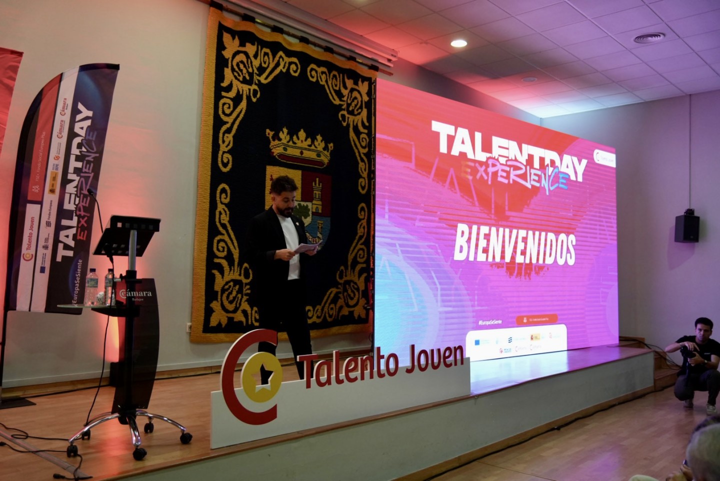 Más de 600 jóvenes conectan con empresas en búsqueda activa de trabajadores gracias a la feria de empleo “Talent Day Experience” en Almendralejo