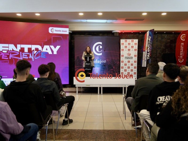 Más de 1.500 jóvenes recorren los pasillos de la feria de empleo “Talent Day Experience” de la Diputación de Badajoz y la Cámara de Comercio de Badajoz