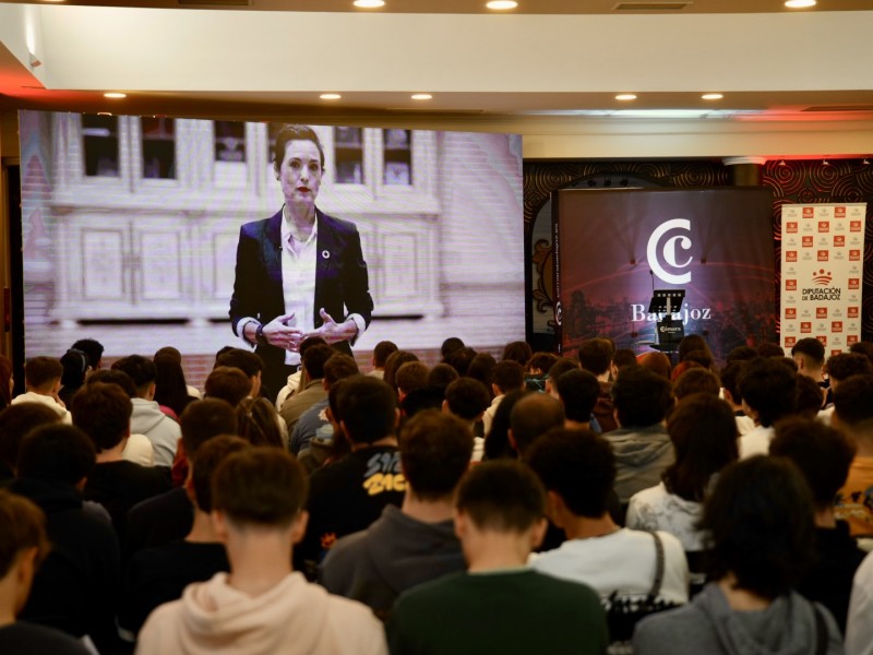 Más de 1.500 jóvenes recorren los pasillos de la feria de empleo “Talent Day Experience” de la Diputación de Badajoz y la Cámara de Comercio de Badajoz