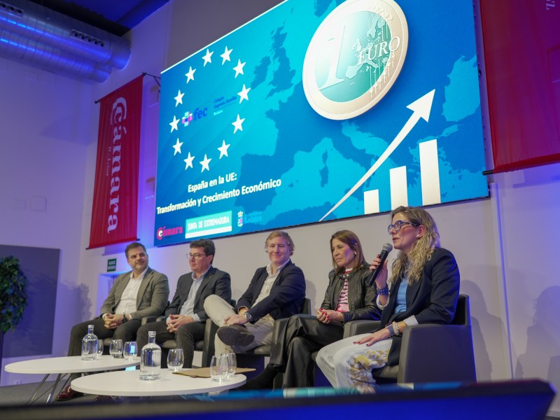 Celebrada con éxito una jornada de alumnos del FEC Sagrada Familia sobre España en la Unión Europea en el vivero de empresas de la Cámara