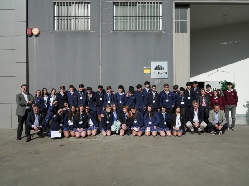 Celebrada con éxito una jornada de alumnos del FEC Sagrada Familia sobre España en la Unión Europea en el vivero de empresas de la Cámara