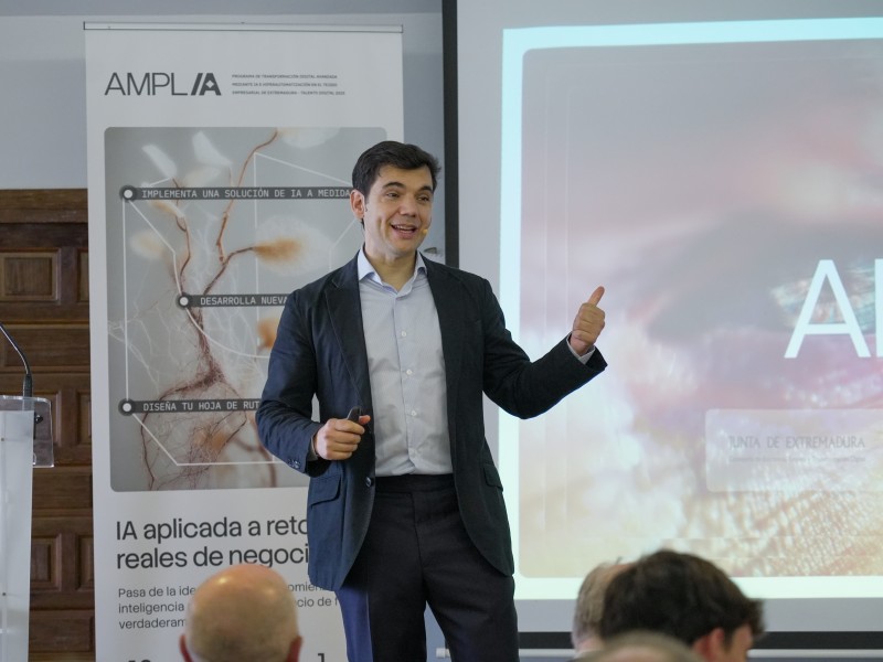 Doce empresas extremeñas completan con éxito el Programa AMPLIA