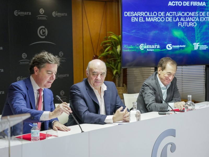 La Cámara de Comercio de Badajoz, La Cámara de España y el Consejo Social de la Universidad de Extremadura firman una alianza estratégica para impulsar el emprendimiento y el talento en la provincia