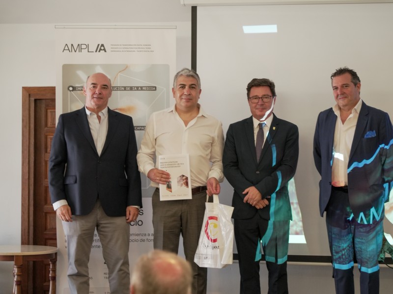 Doce empresas extremeñas completan con éxito el Programa AMPLIA