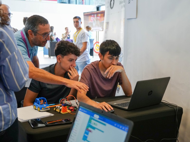 La Feria del Talento Joven de la Cámara de Comercio de Badajoz reúne a más de 1.500 asistentes y conecta talento con oportunidades de empleo