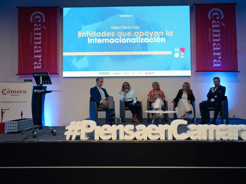 Clausura de la primera edición del Máster en Comercio Internacional que imparte la Universidad de Extremadura en colaboración con la Junta de Extremadura y la Cámara de Badajoz