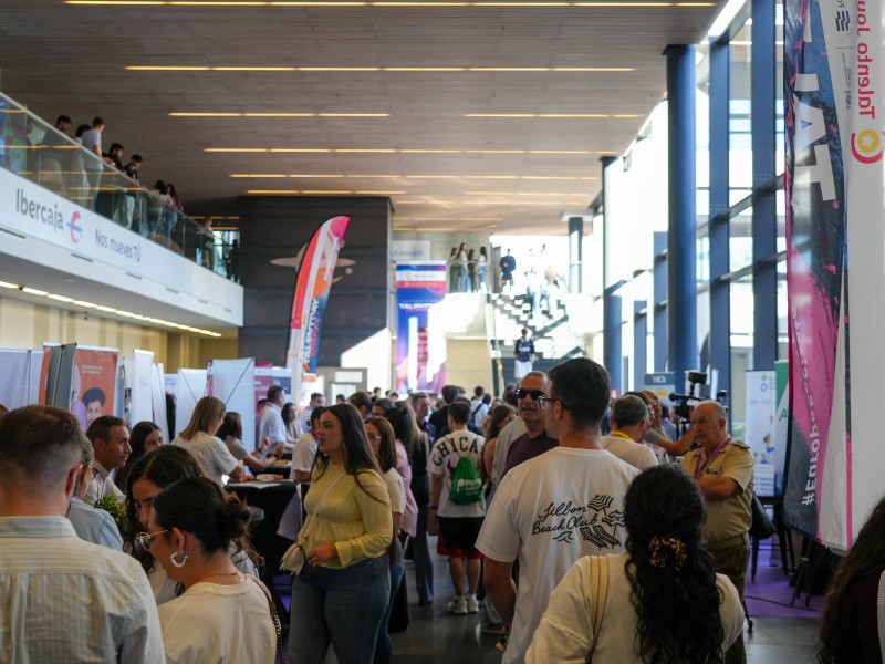 La Feria del Talento Joven de la Cámara de Comercio de Badajoz reúne a más de 1.500 asistentes y conecta talento con oportunidades de empleo