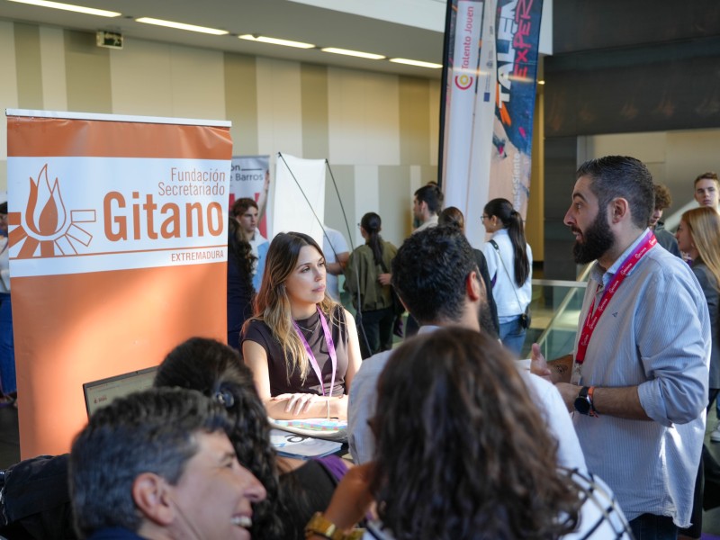 La Feria del Talento Joven de la Cámara de Comercio de Badajoz reúne a más de 1.500 asistentes y conecta talento con oportunidades de empleo