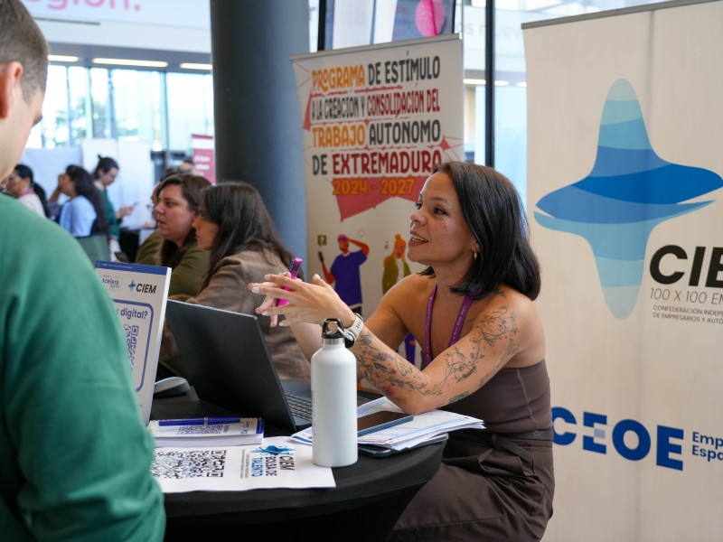 La Feria del Talento Joven de la Cámara de Comercio de Badajoz reúne a más de 1.500 asistentes y conecta talento con oportunidades de empleo