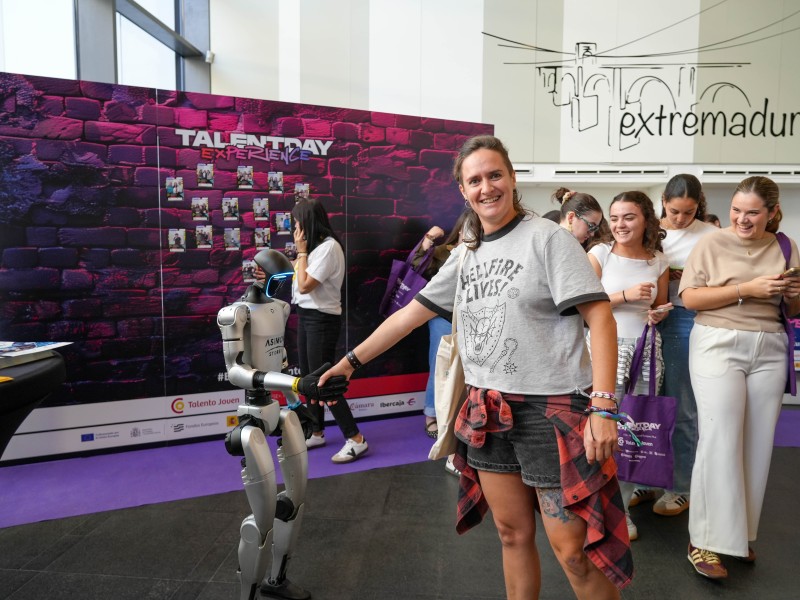 La Feria del Talento Joven de la Cámara de Comercio de Badajoz reúne a más de 1.500 asistentes y conecta talento con oportunidades de empleo